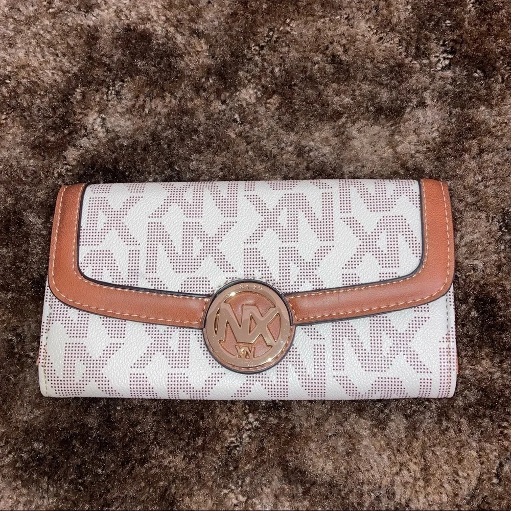NWOT Chic Wallet